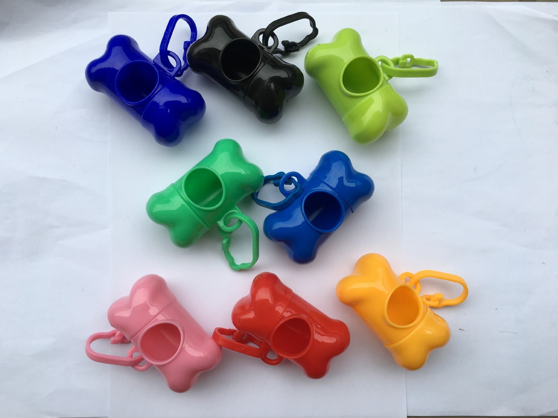 Dispensador de bolsas de basura con forma de hueso para mascotas