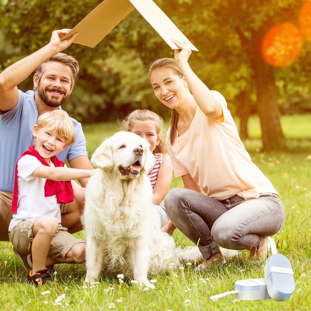 2-in-1 dog water bottle and feeder. Ideal for hiking and travel. Also suitable as a water bowl for cats and other pets.