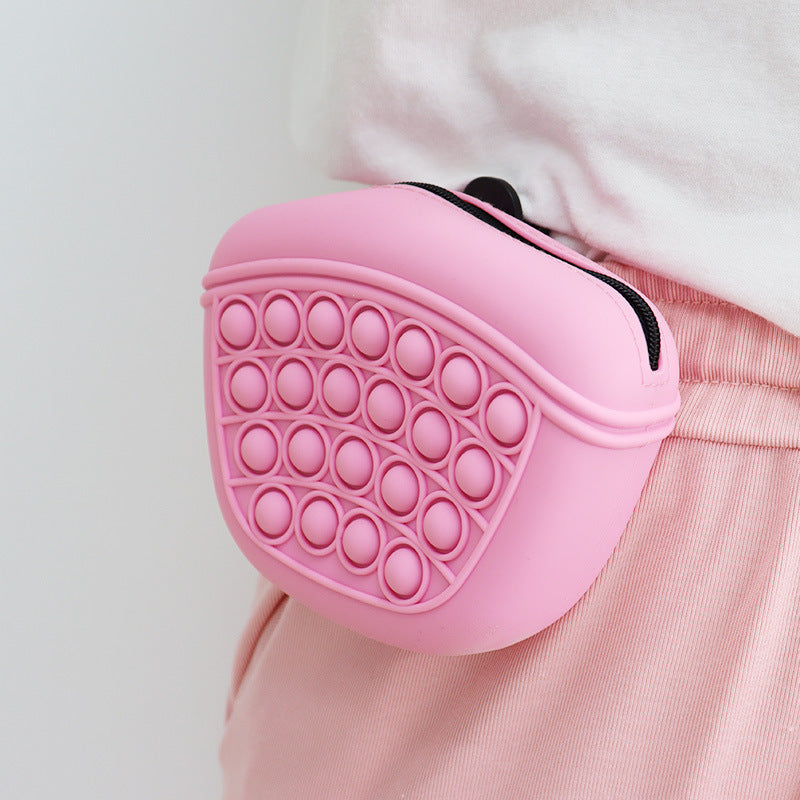 Silikon-Hundetasche, ideal zum Füttern, Belohnen und Trainieren. Mit Tasche und Hüftgurt. Praktisch und tragbar zur Aufbewahrung von Futter und Leckerlis. Weich und waschbar.